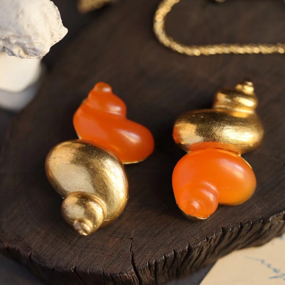 vintage Christian Dior. The Iconic Conch Earrings designed by Robert Goossens. - Picture 4 of 9